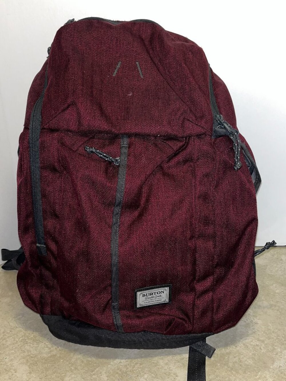Burton Snowboarding burgundy backpack 46cm x 30cm x 16.5cm